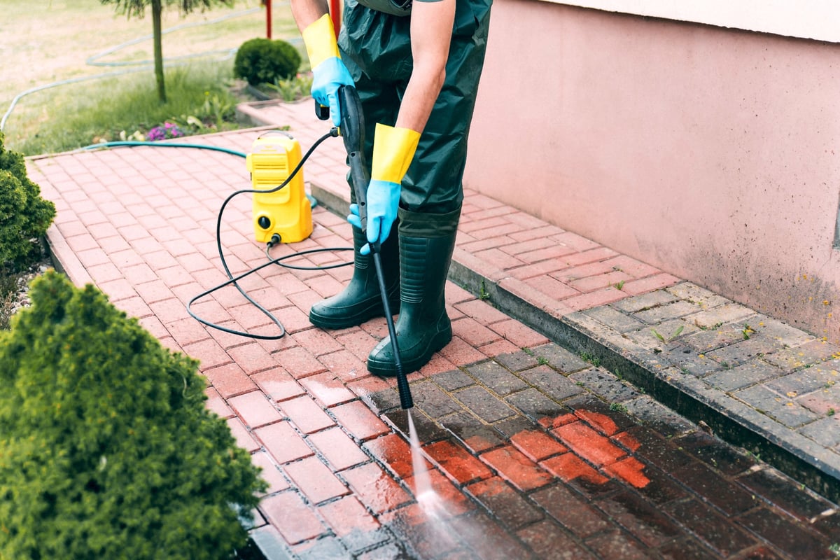 Residential house exterior cleaning